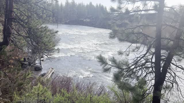 Hiking Above AMAZING Deschutes River – Central Oregon – 4K