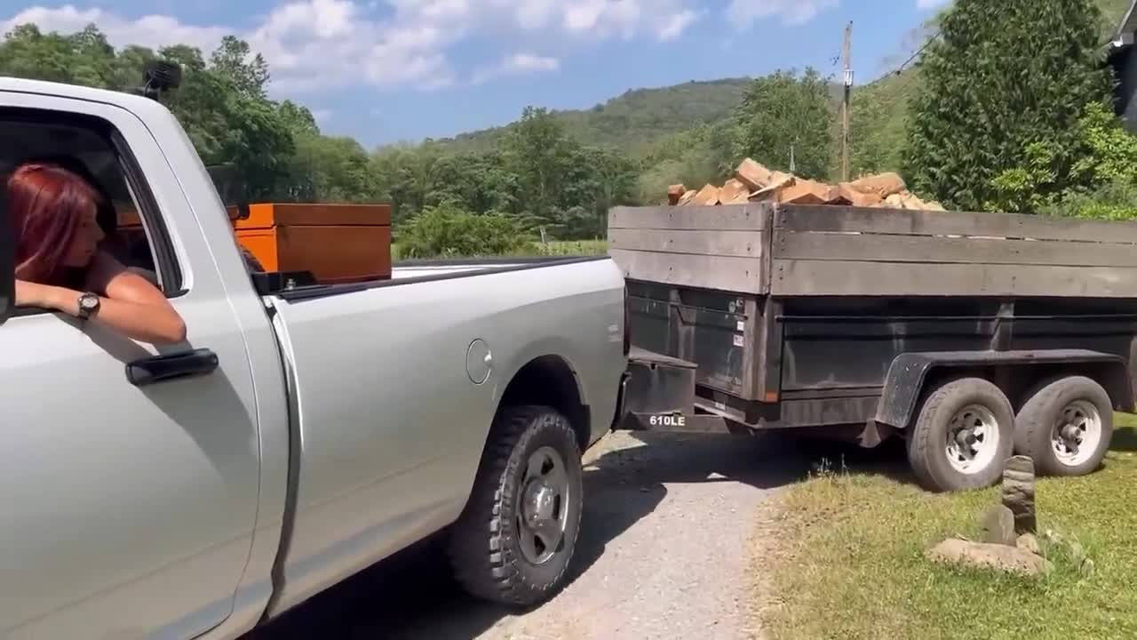 Look at the crate when delivering firewood