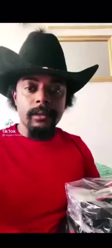 Listen to this VET! And look at his FACE!