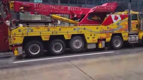 TOW TRUCKS ARRIVE IN OTTAWA AND JOIN THE CONVOY