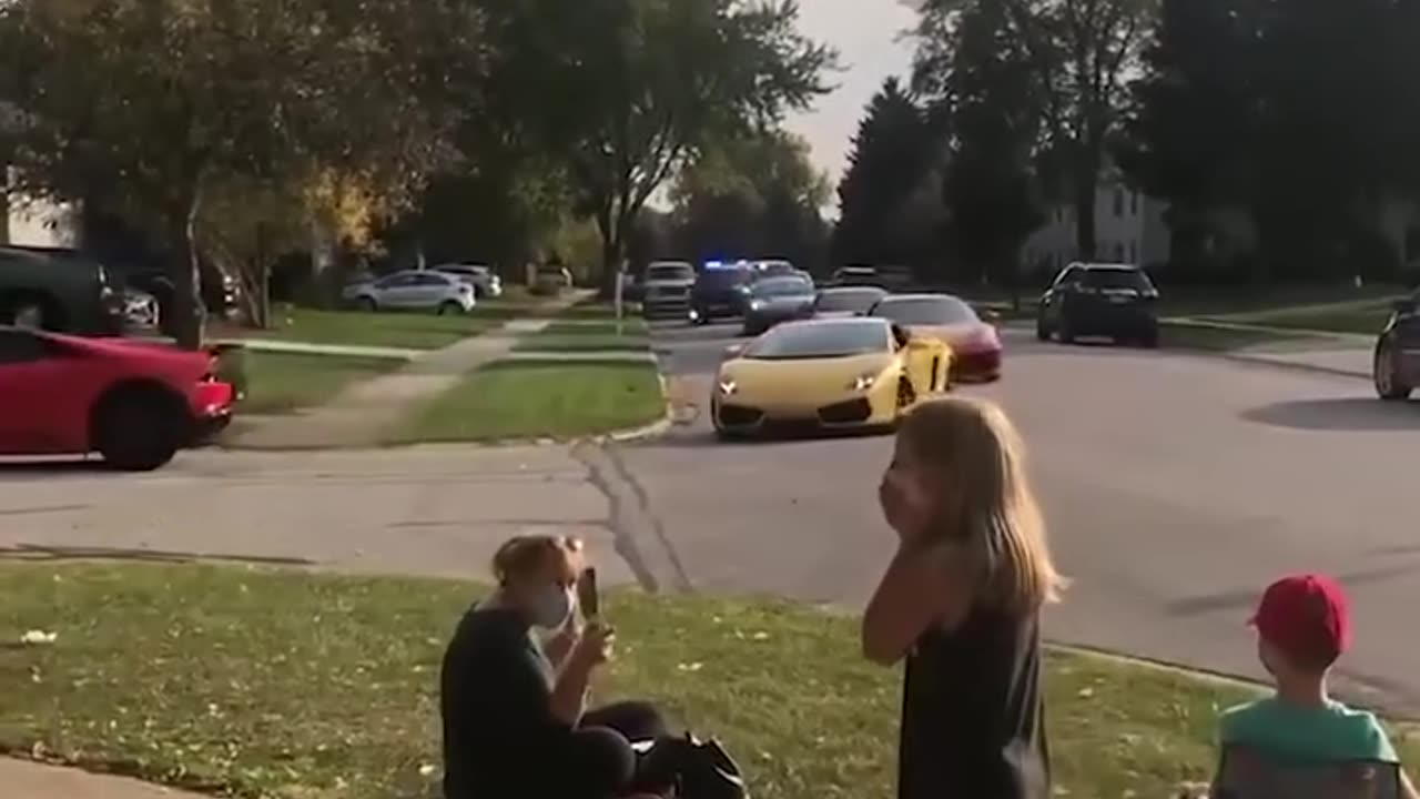 Heartfelt Lamborghini owners celebrate birthday of little boy in neighbourhoo