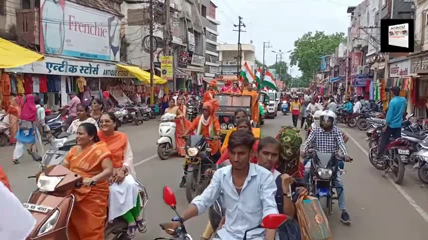 हाथों में तिरंगा ले, सैकड़ों की संख्या में मातृशक्ति ने खंडवा शहर में निकाली तिरंगा यात्रा