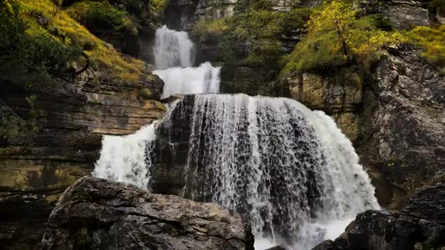 4K Waterfall for meditaion, study & sleep