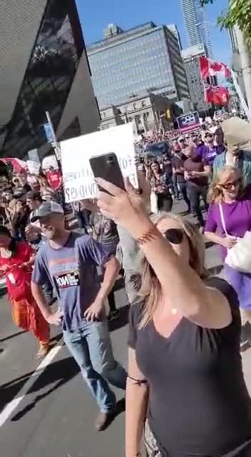 🇺🇲 🇨🇦 TORONTO, CANADA PROTEST AGAINST VACCINE MANDATES
