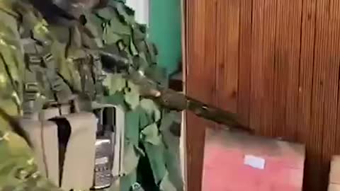 Armas capturadas dentro de uma escola