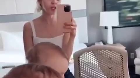 THIS NARCISSISTIC CHICK IS PART OF SOCIETY'S PROBLEM - SHARE THE SHIT OUT OF THIS EXAMPLE..!!!