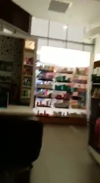 2 hurt, 3 vas as cops foil armed robbery