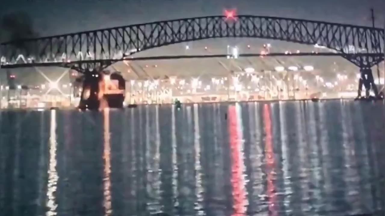 🚨#BREAKING: Large Container Ship Collides with Key Bridge Causing it completely Collapse #Baltimore