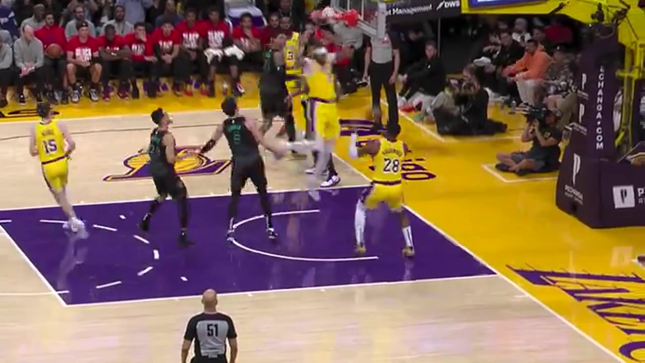 LeBron LIGHTS UP Davis! Thunderous dunk on an assist from the King! | Lakers vs. Wizards