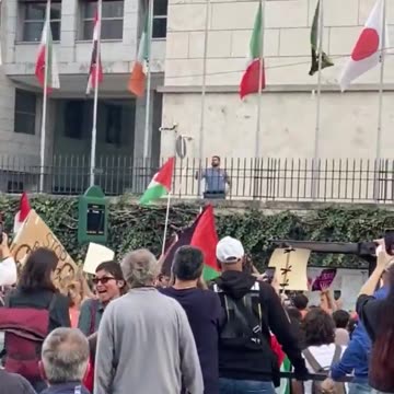 Palestine Hamas supporter in Rome, ripped down the Israel flag