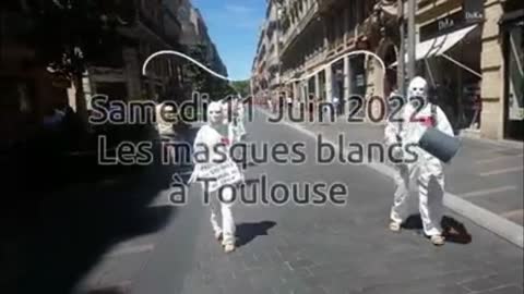 Les Masques Blancs Toulouse Action Pancartes le 11 juin