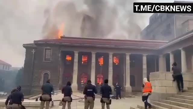 Il laboratorio di vaccini dell'Università di Cape Town, in Sud Africa, è in fiamme!!!