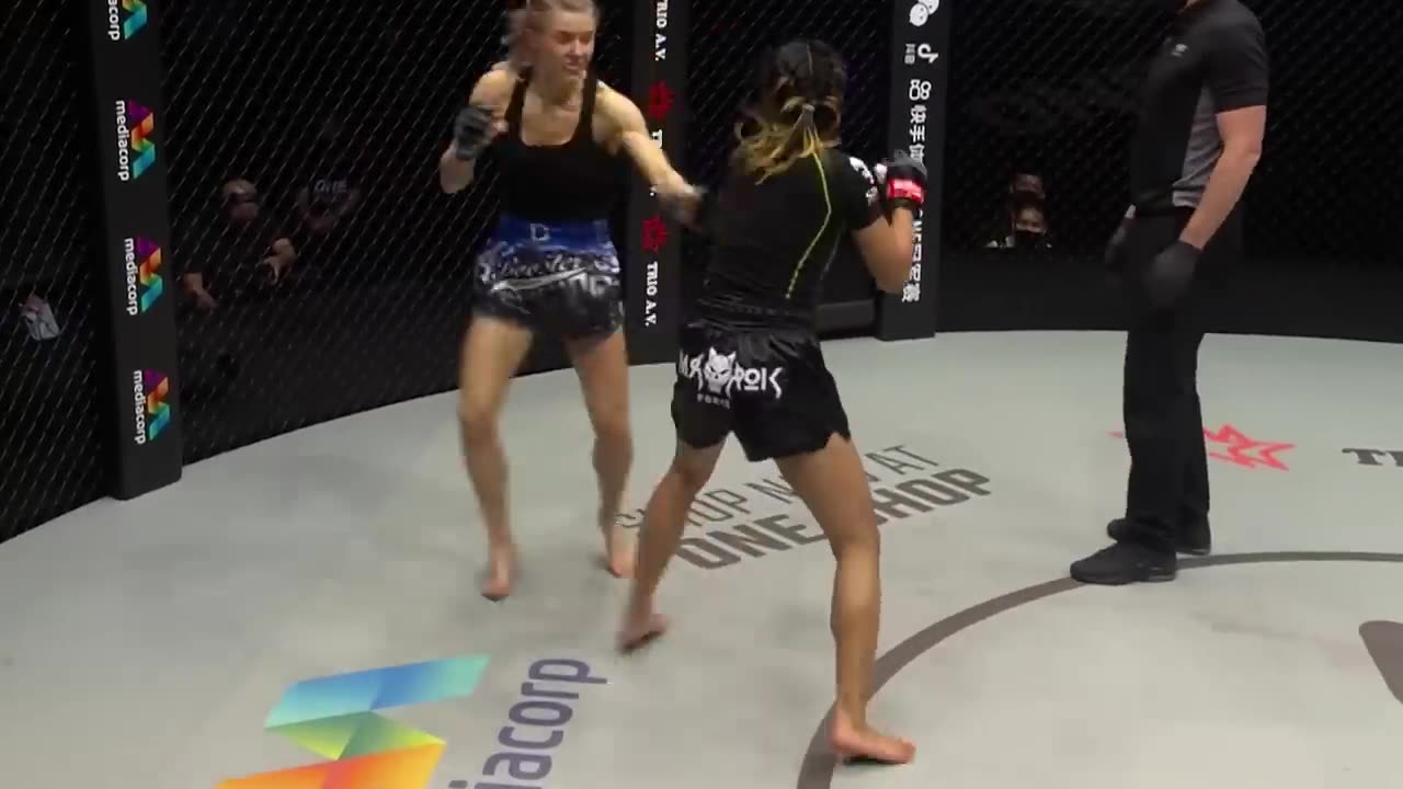 Women's MMA is Brutal & Vicious |Crazy knockouts Moments