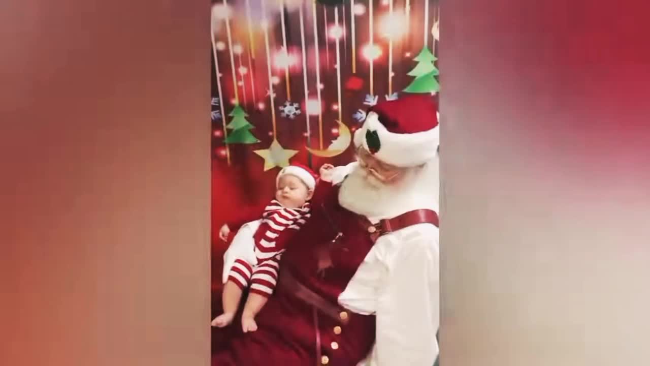 SANTA SNORING SCARES THE KID- TRY NOT TO LAUGH (REALLY FUNNY )