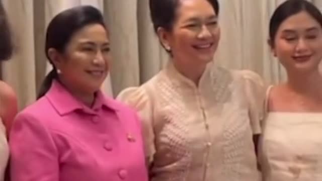 Si VP LeniRobredo ang nag-administer ng oath-taking ni reelectionist senator RisaHontiveros.