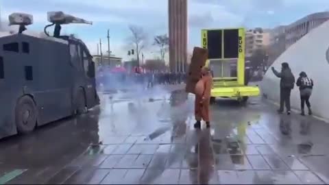 מחתזית בהולנד פוגעת באשה שניסתה לעבור
