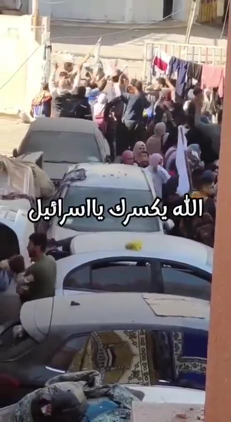 Vídeo mostra palestinos pedindo paz sendo baleados por terroristas do Hamas