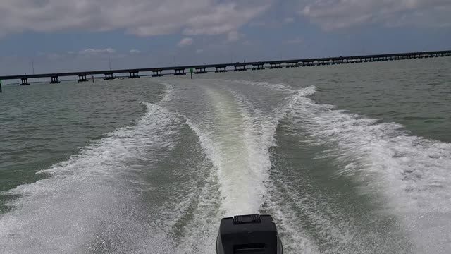 Open throttle cruisin' - Bayliner Trophy