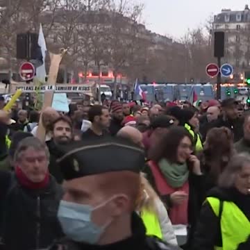 Yellow Vests protested against the COVID health pass and vaccination