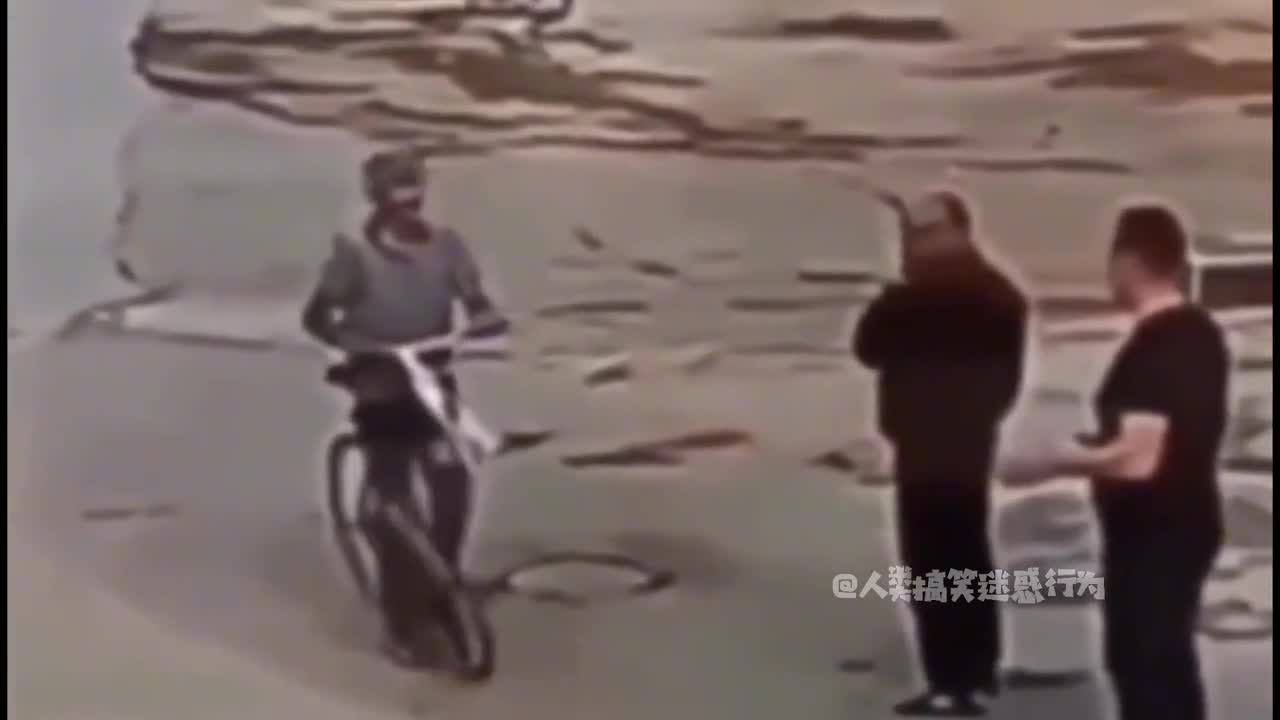 Funny video: Accidents are everywhere, everyone is well, those stupid friends around you!