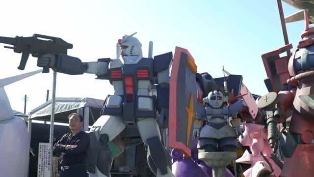 Look at the size of it! Japanese barber builds impressive ‘Gundam’ statues