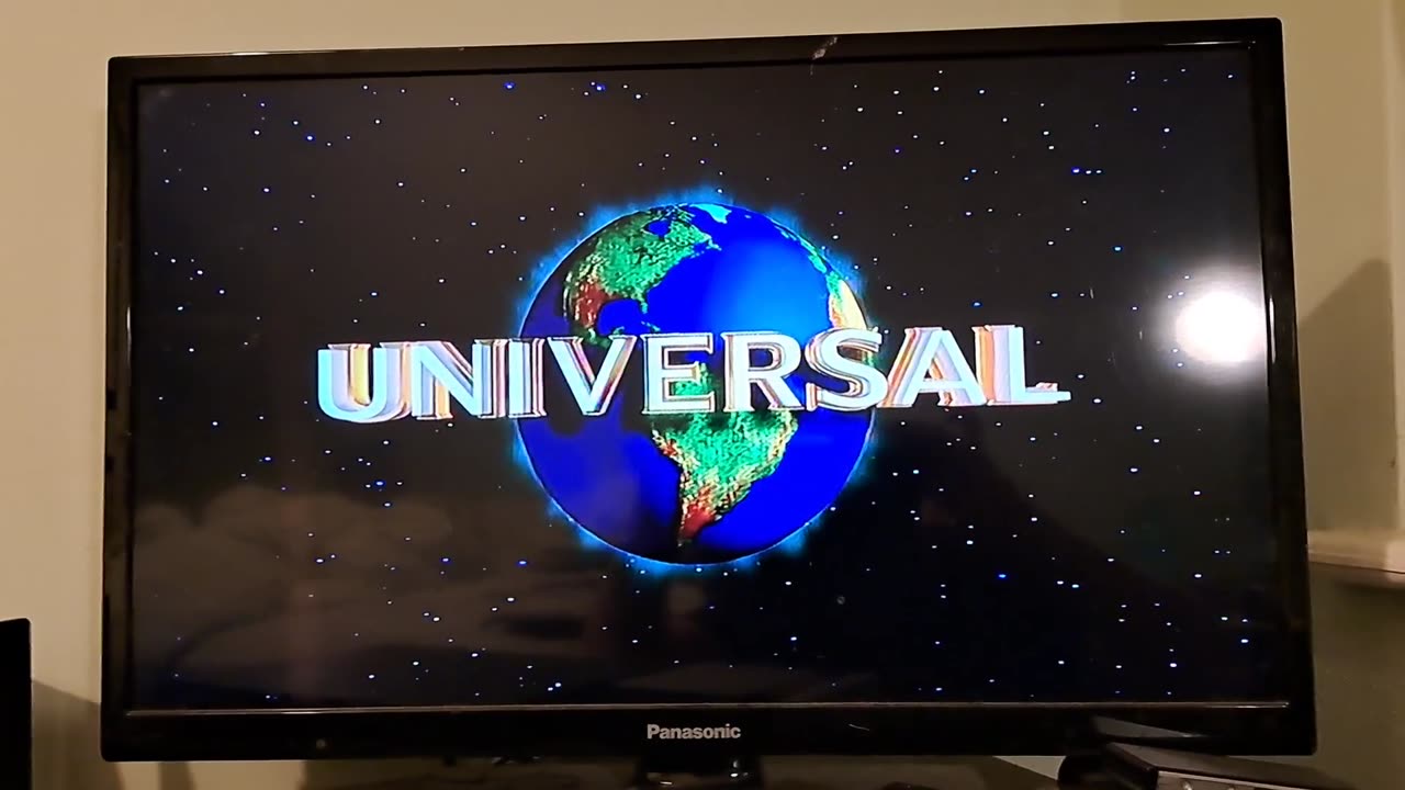 Opening to my 2000 UK DVD of The Lost World: Jurassic Park 2