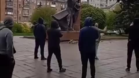 Bourání pomníků z druhé světové války v Žitomýrské oblasti