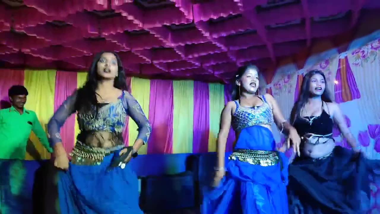 Babli- Group- Dance- Dhamaka