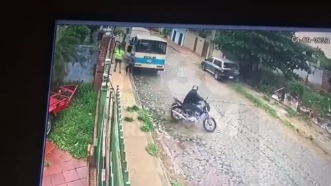 Armed Bikers Disarmed By Victim in Paraguay