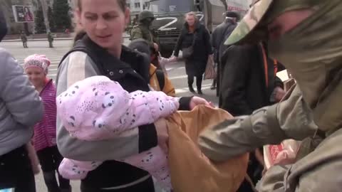 Russian soldiers in Kherson, delivering food and materials to civilians.