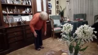 93yo Woman Dances Every Day During Lockdown 03