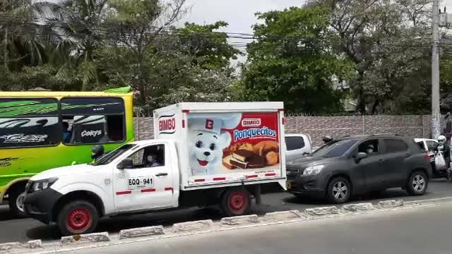 Trancón en avenida Pedro de Heredia