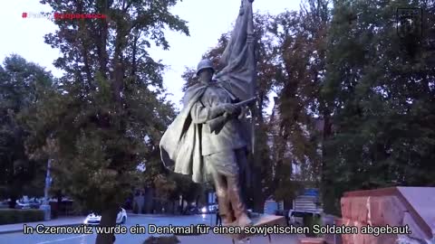 In Czernowitz wurde ein Denkmal für einen sowjetischen Soldaten abgebaut.