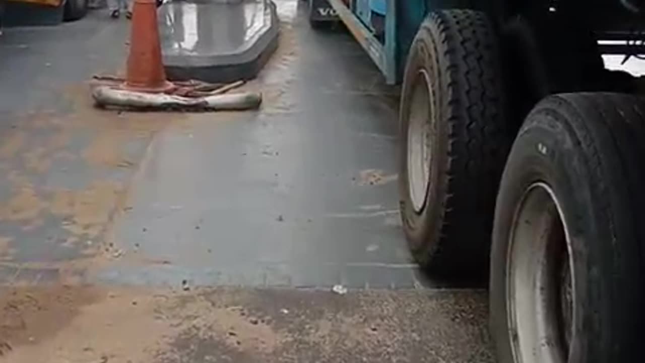 dubai truck accident