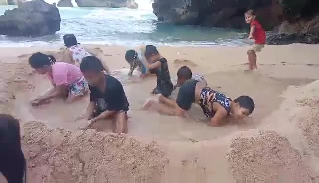 SIMPLE LIFE IN THE ISLAND MAKES US HAPPY!