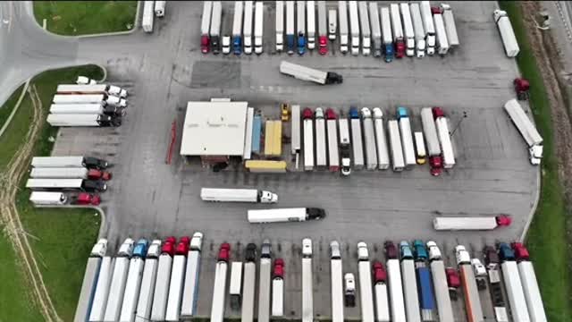 You can all see the solo truck driver's performance show and learn a lot.