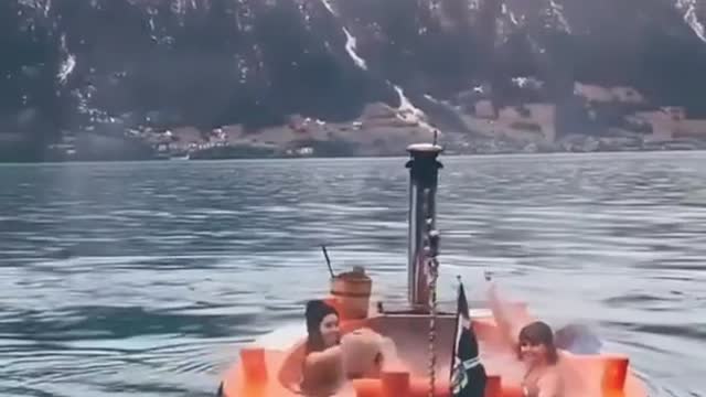 Mini-jacuzzi afloat