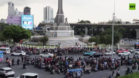 Thai protests resume with renewed vigor after pandemic break RT