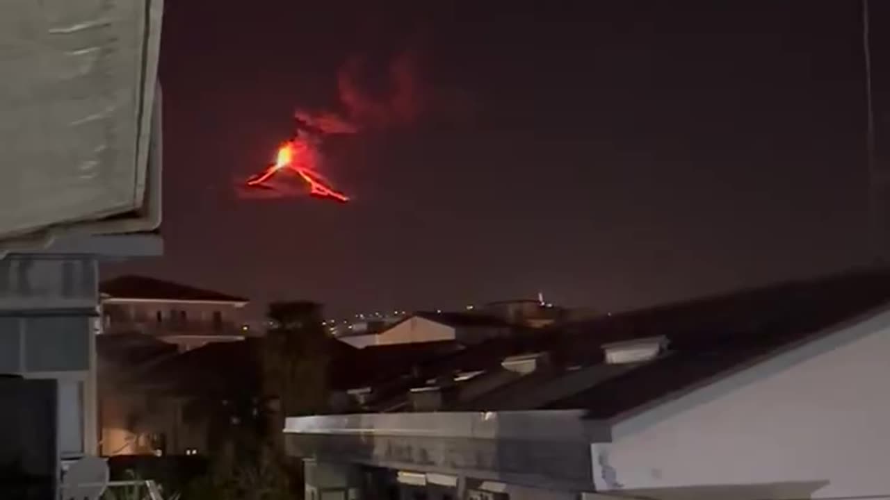 Italy - the Etna volcano active again