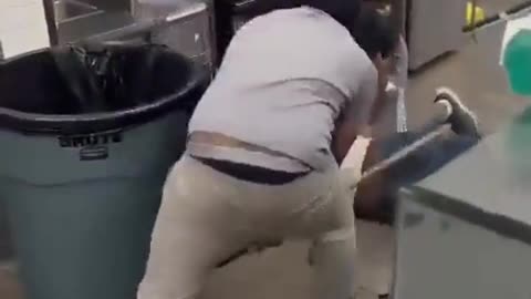 How To Stop A 7-11 Robbery!