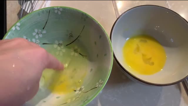 Different types of egg suitable in baking