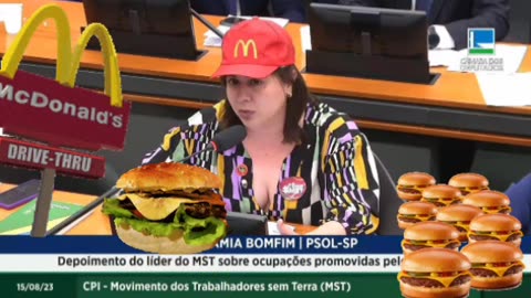 A @samiabomfim estava Na larica, pensou que estava usando o boné do MST e era do McDonald's...😁😁😁