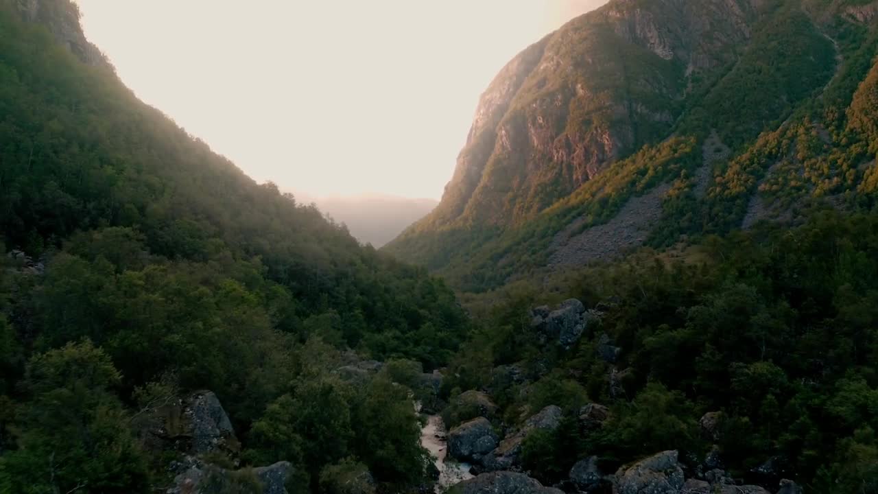 4 Hours of soothing sound for sleep