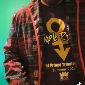 Dancing To Here Comes Santa Clause 🎅 🌈