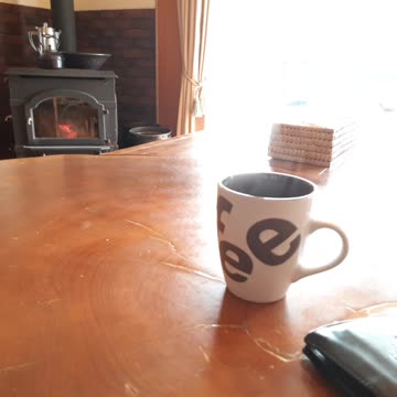 20210101 ly cà phê đầu tiên của năm, bên lò sưởi hồng than