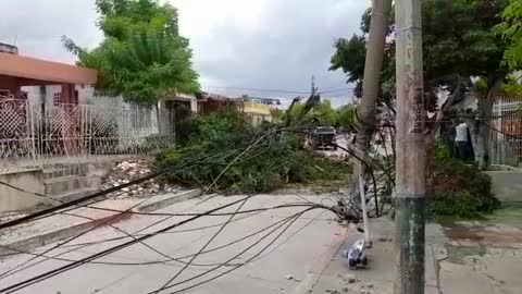 Video: Postes caídos, entre los daños ocasionados por las lluvias