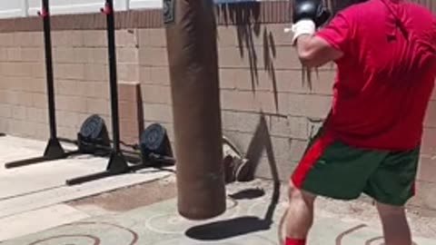 150 Pound banana bag Workout part 16. Muay Thai Work