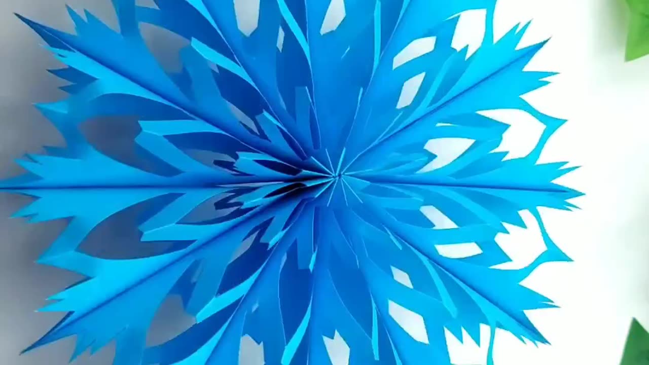 3D Paper Snowflake Making #crafts #christmas #snowflake #shorts | Instagram