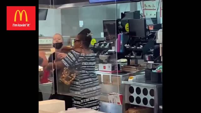 Woman Goes Berserk and Punches McDonald’s Employees