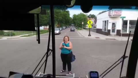 Oblivion NPC Lady breaks window and runs for her life